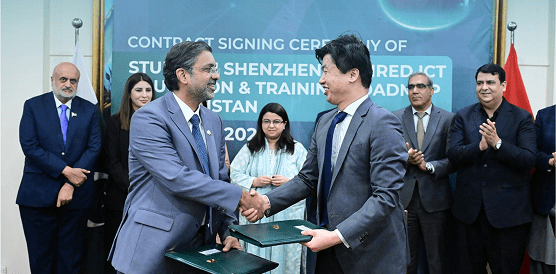 Contract signing ceremony of the Shenzhen-Inspired ICT Education & Training Roadmap study